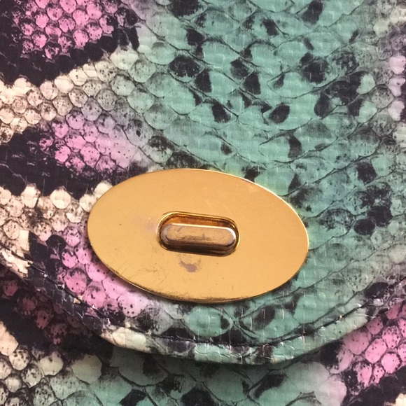 Leopard printed clutch - Picture 6 of 7